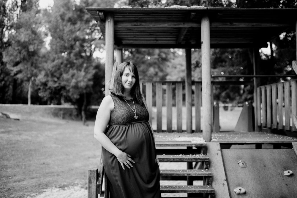 Séance photographie grossesse portrait maman Fine Art Vars Charente noir et blanc