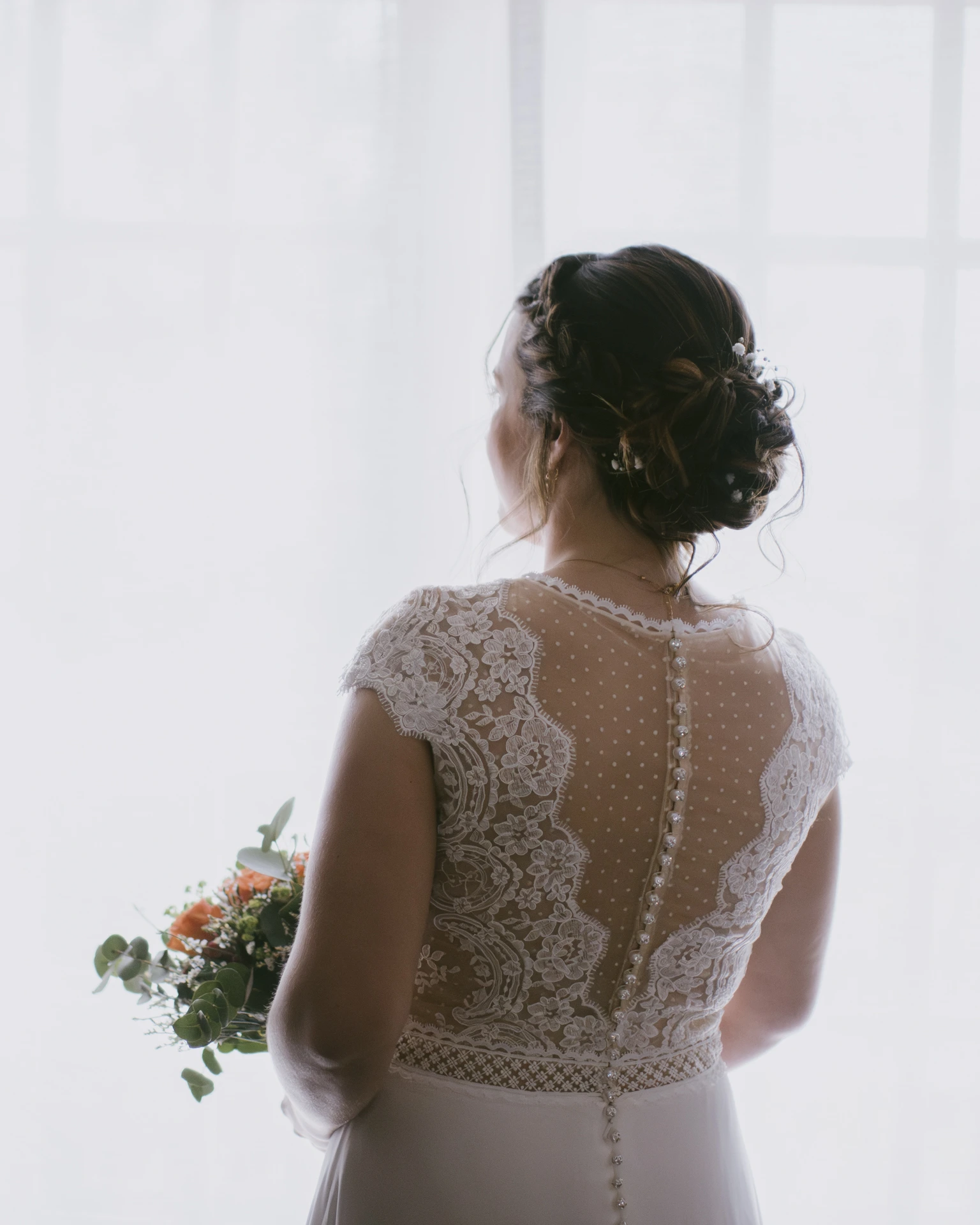 Photographie fine art d’un mariage luxueux à Ruffec, en Charente, capturant l’émotion et l’élégance de l’instant.