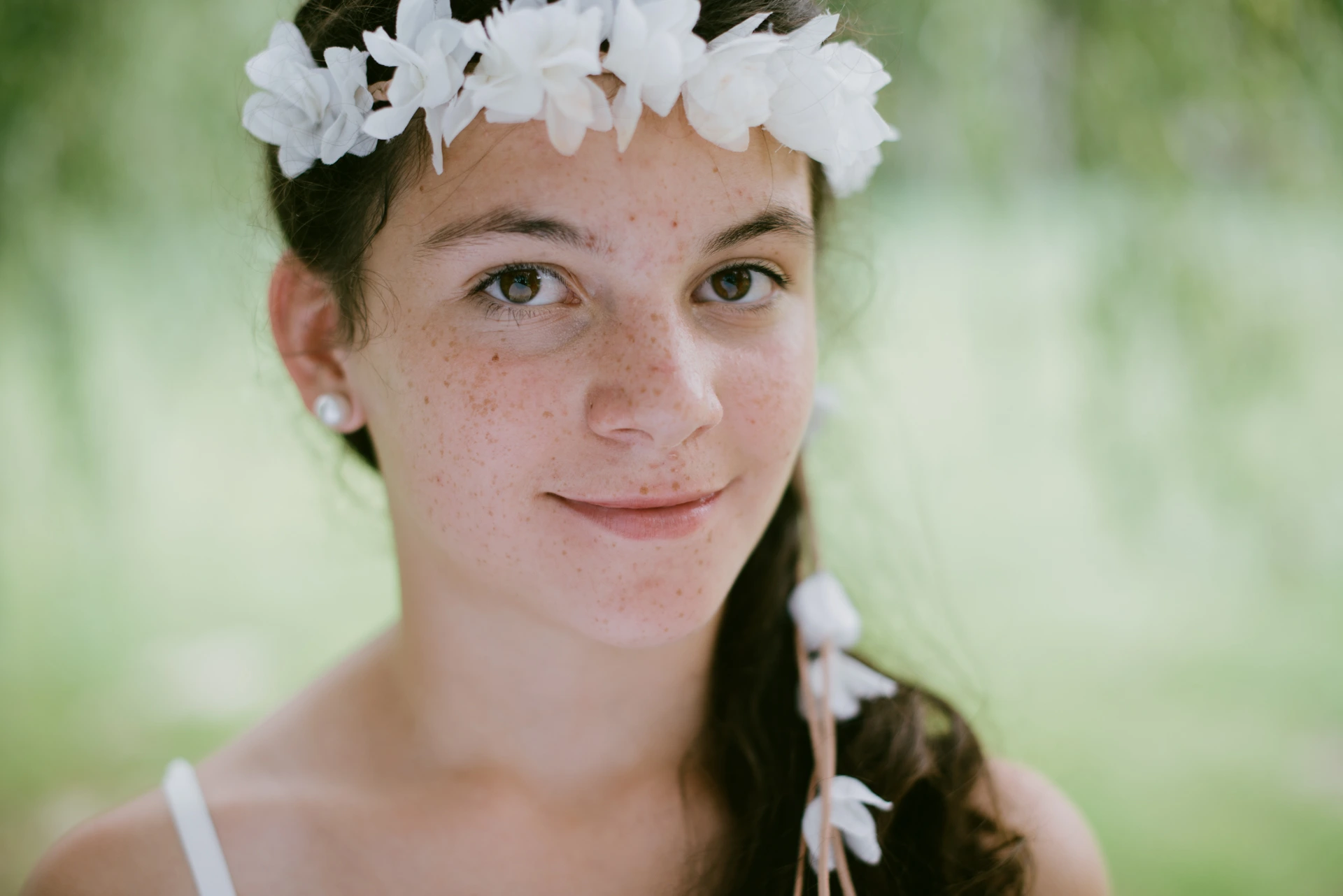 Portrait de demoiselle d’honneur lors d’un mariage fine art à Bordeaux et Saint-Médard-en-Jalles