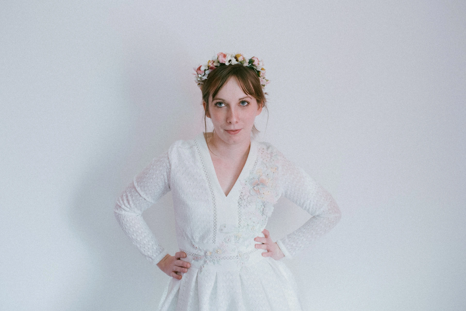 Mariée en robe de dentelle, photographe de mariage Fine Art en Charente