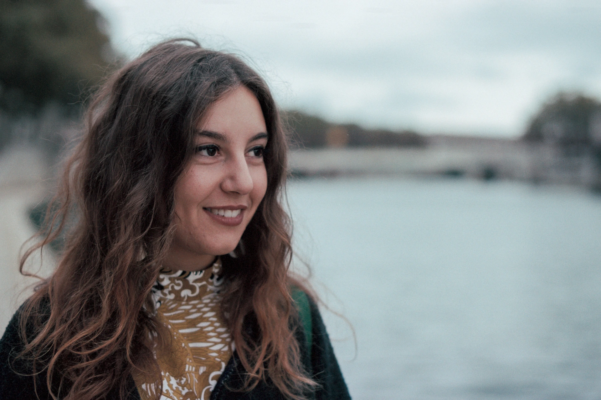 Portrait argentique femme au Nikon F6, Kodak Portra 160 — Charente