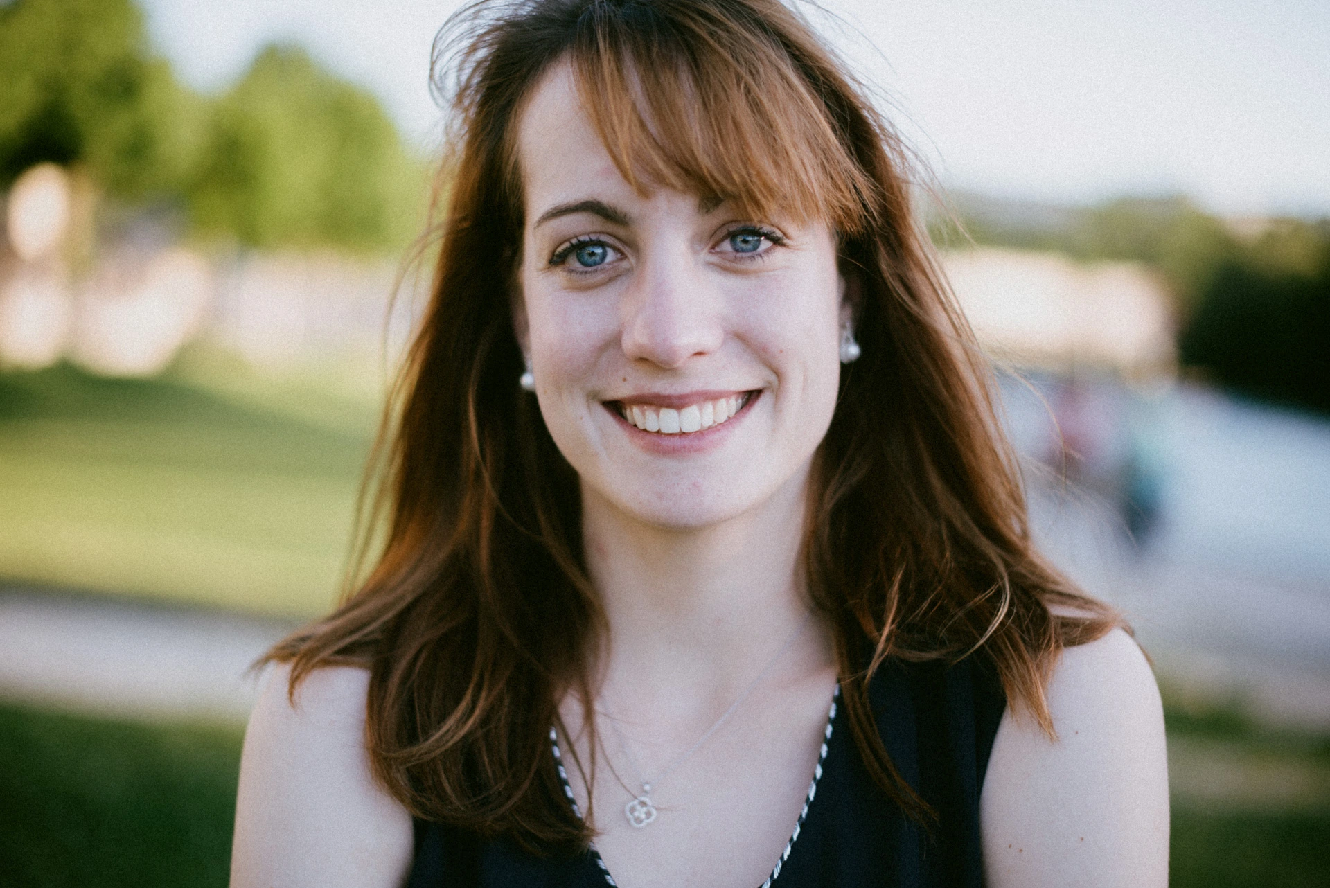 Photographe portrait femme sourire — port de L'Houmeau, Angoulême, Charente