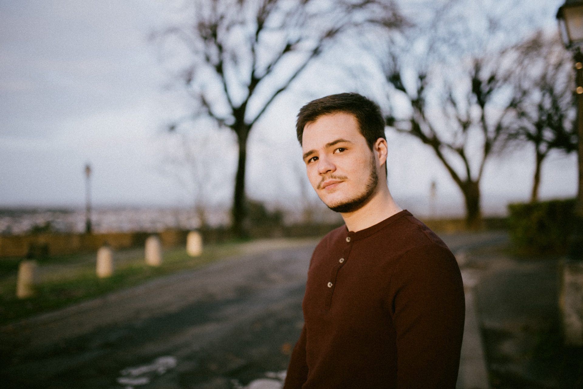 Photographe portrait homme Charente — remparts d'Angoulême