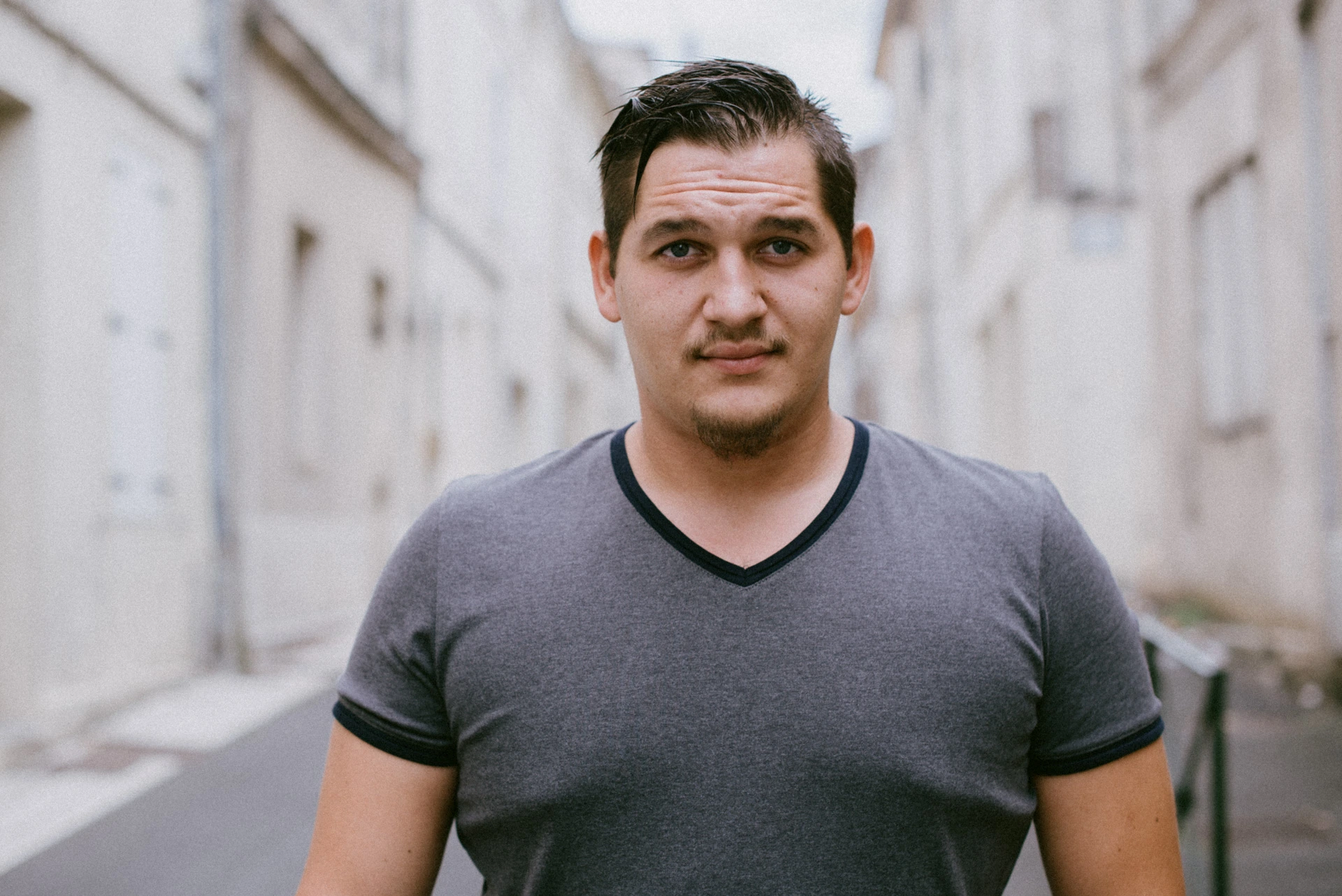 Photographe portrait homme urbain Charente — rues d'Angoulême