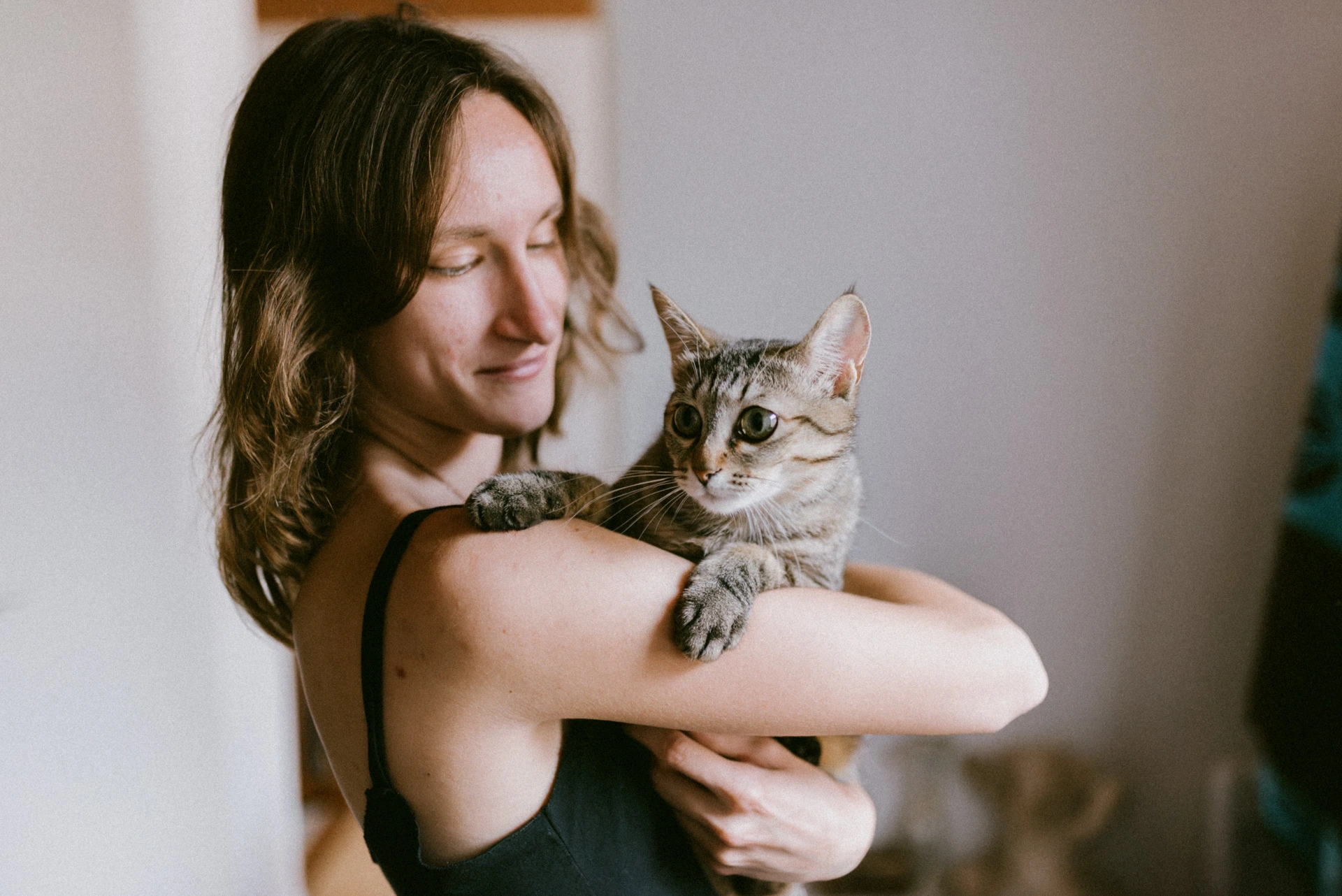 Photographe portrait lifestyle femme et chat Charente — Chasseneuil-sur-Bonnieure